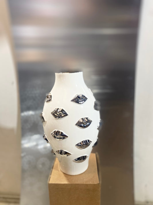 Silver kiss vase